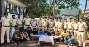 Gang of 12 from Maharashtra nabbed with 41 high end mobiles and 8 gram MDMA at Baga