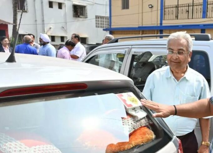 Govt contemplating of making E-sticker mandatory for elderly drivers