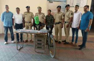 Hubali native arrested for robbery at mobile shop, accomplice absconding