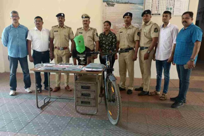 Hubali native arrested for robbery at mobile shop, accomplice absconding