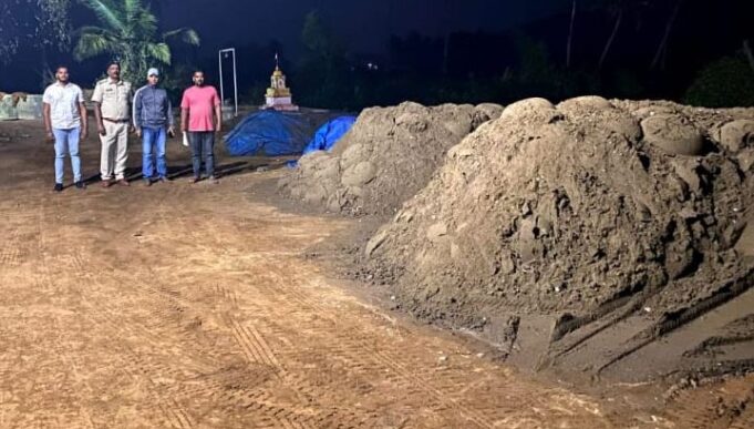 Large quantity of illegally extracted sand seized from Siolim