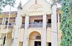 Fish vendors sell fish in front of Mormugao Municipality in protest