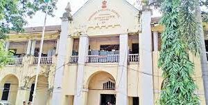 Fish vendors sell fish in front of Mormugao Municipality in protest