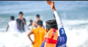 Lifesavers rescue 13 NIO students off Miramar beach