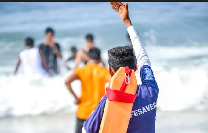 Lifesavers rescue 13 NIO students off Miramar beach