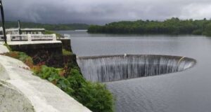 Selaulim dam fills up, overflows from crest