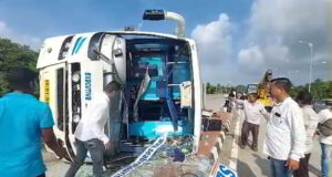 Bengalore to Panaji bus falls sideways at Agassaim; many passengers suffered simple injuries