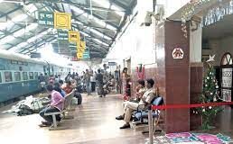 Eight Goa Express passengers robbed by offering sedative laced chocolates at Vasco