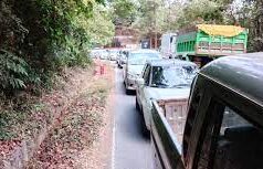 Heavy traffic jam on Chorla –Ghat road following truck breakdown