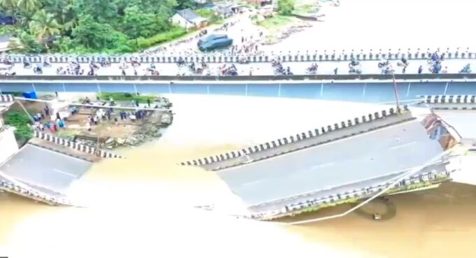 41-year-old bridge over Kali river at Karwar collapses; no casualties reported
