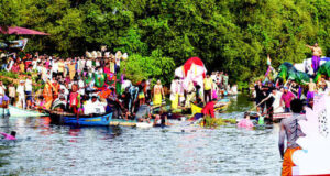 Sangod float boat capsizes at Cumbharjua; all occupants safe