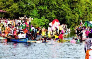 Sangod float boat capsizes at Cumbharjua; all occupants safe
