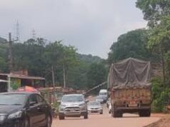 Anmod Ghat route reopens for six-wheeler transport vehicles