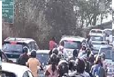 Traffic chaos on first weekday of Old Mandovi Bridge closure