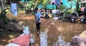 Water pipeline bursts in Bhatlem-Panaji leading to flooding of few houses