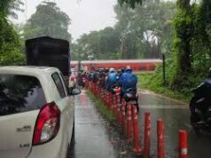 Breaking of railway crossing gate at Gaundalim causes traffic disruption