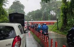 Breaking of railway crossing gate at Gaundalim causes traffic disruption