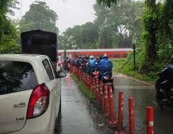Breaking of railway crossing gate at Gaundalim causes traffic disruption