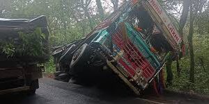 Heavy vehicle mishap paralyses Jamboti–Chorla–Goa road