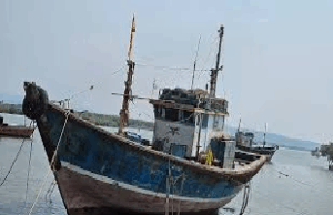 Fishing canoe from Talpona traced at Ankola; crew safe