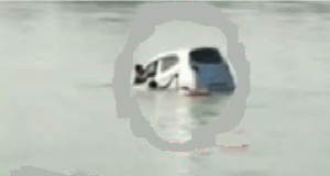 Car slips off Sarmanas ferry ramp, plunges into river; driver escapes unhurt