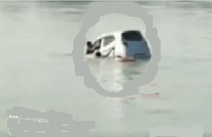Car slips off Sarmanas ferry ramp, plunges into river; driver escapes unhurt