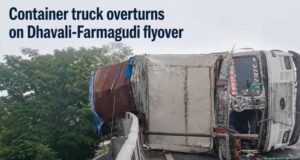 Container truck overturns on Dhavali-Farmagudi flyover, driver injured