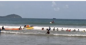 10 workers rescued after fishing canoe capsizes off Baina Beach