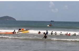 10 workers rescued after fishing canoe capsizes off Baina Beach